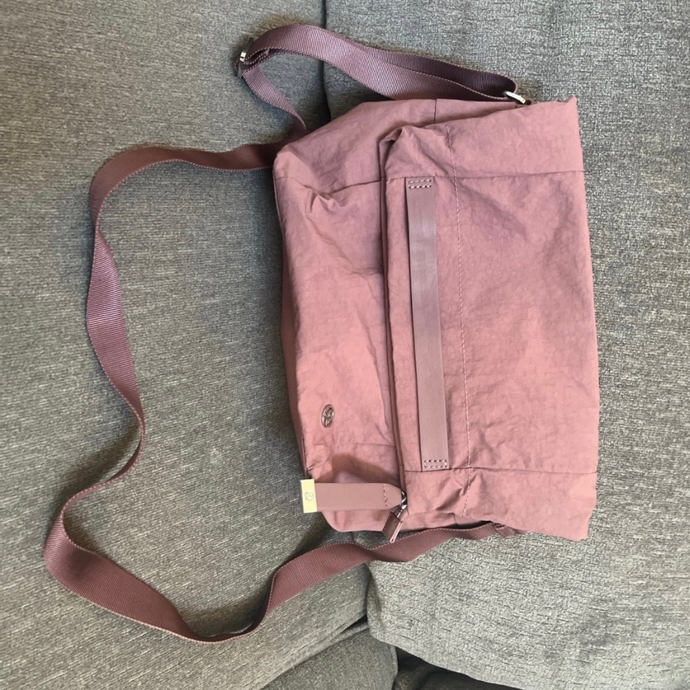 Lululemon Mauve ON MY LEVEL Crossbody Bag